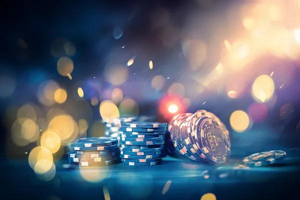 TG8807 Casino - Bước vào không gian giải trí trực tuyến cao cấp Một người phụ nữ quyến rũ cầm chip casino trong không gian ánh đèn rực rỡ, đại diện cho bầu không khí casino trực tuyến của TG8807.